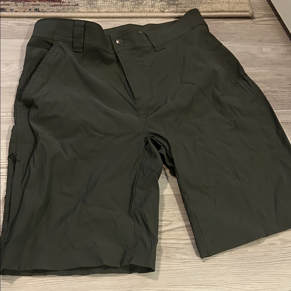 Columbia Men's Dark Gray Cargo Shorts